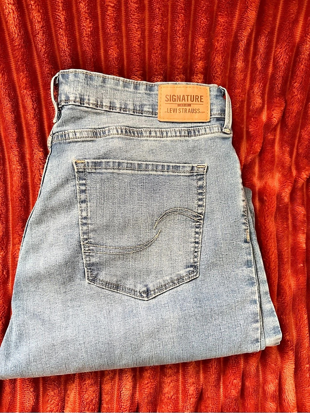 Levi's Signature Totally Shaping Straight Leg Jeans Waist 32